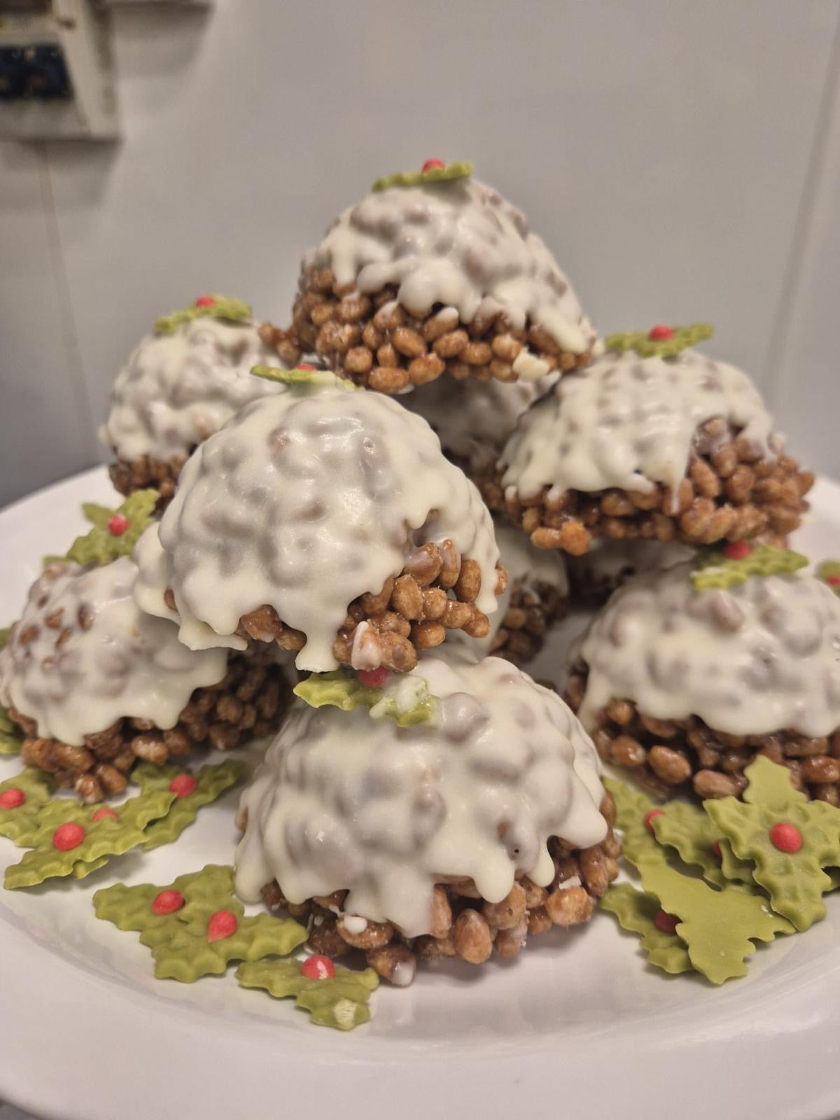 Crispy Cake Xmas Puddings