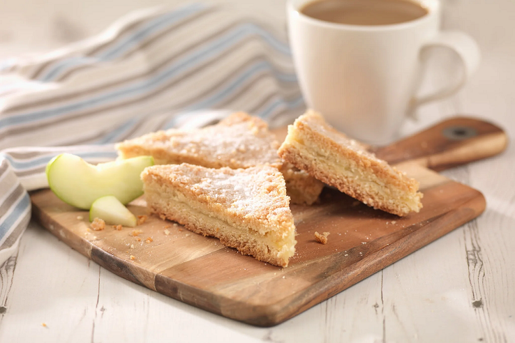 Apple Shortcake Triangle Traybakes
