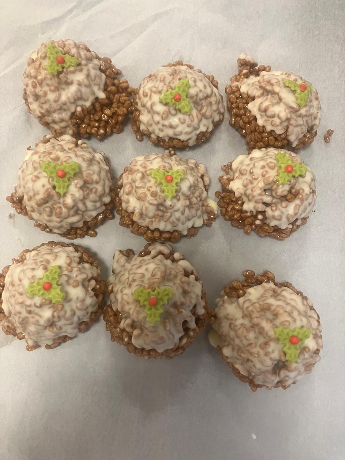 Crispy Cake Xmas Puddings