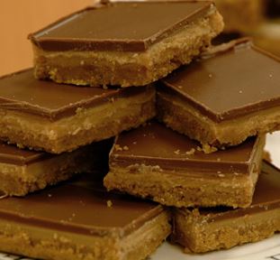 Caramel Shortcake Traybake (square)