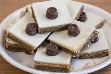 KEEMAC **WHITE** ROLO SLICE TRAYBAKE 1X15