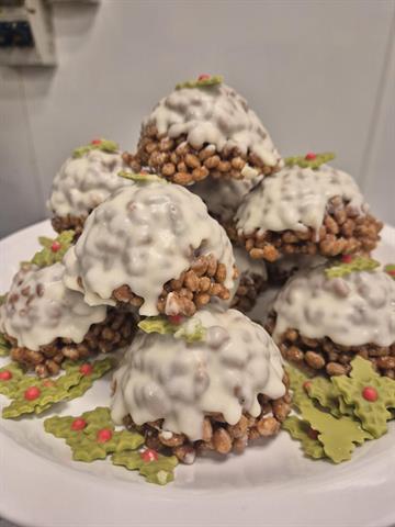 Crispy Cake Xmas Puddings